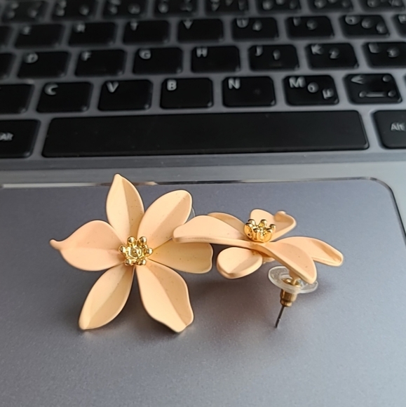 Flower earrings - Picture 4 of 4